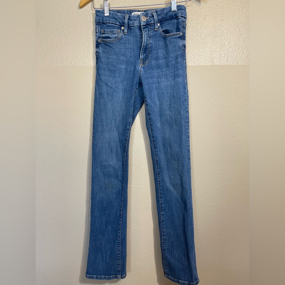 Zara women’s Straight Blue Jeans